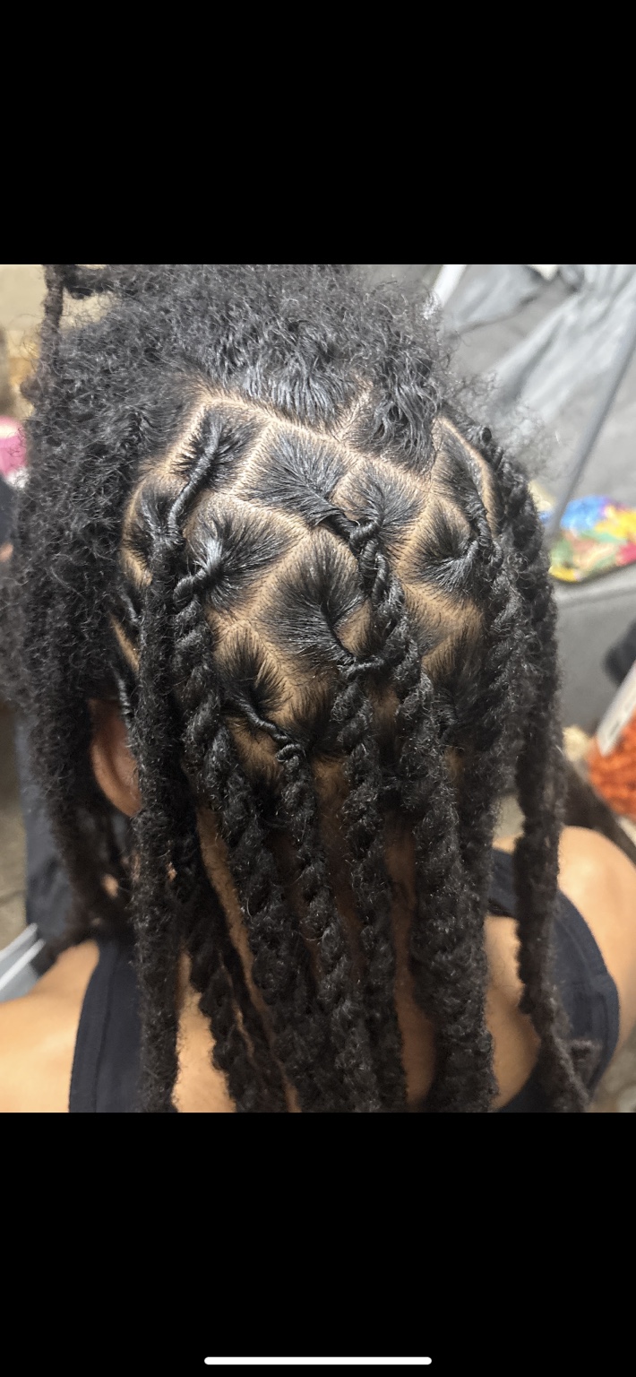 Detailed parting and loc style